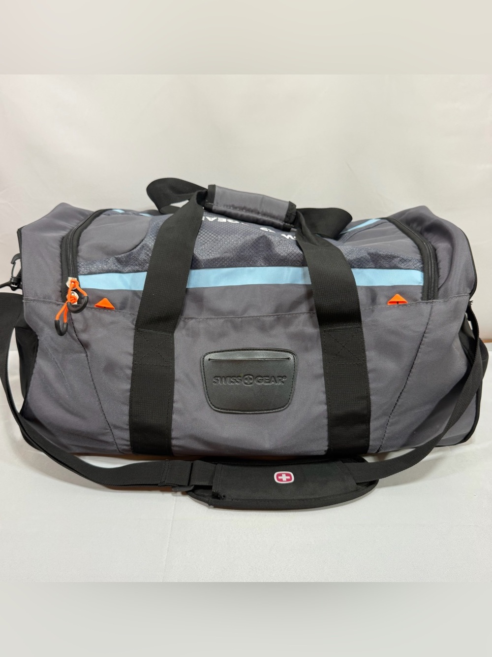 SwissGear 20" Duffel Bag, Black/Blue, Pockets, Padded Shoulder Strap, Side Grip